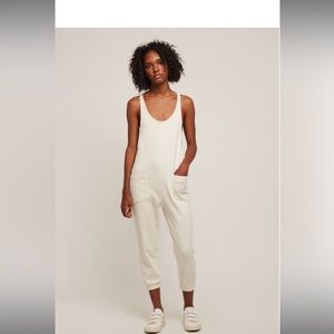 Comfy, relaxing romper- white/off-white, pockets
